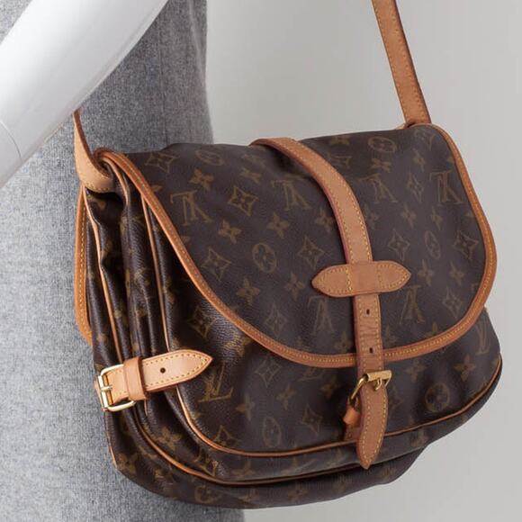 Louis Vuitton Handbags - 💎✨Authentic✨💎Louis Vuitton Saumur 30 crossbody bag
